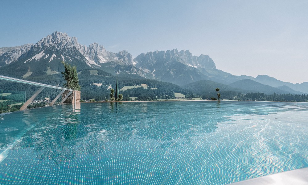 Pool in the background the Wilder Kaiser
